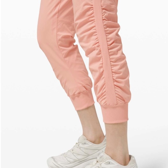 Lululemon Beyond the Studio 7/8 Jogger Size 14 Light Pink - Picture 4 of 10